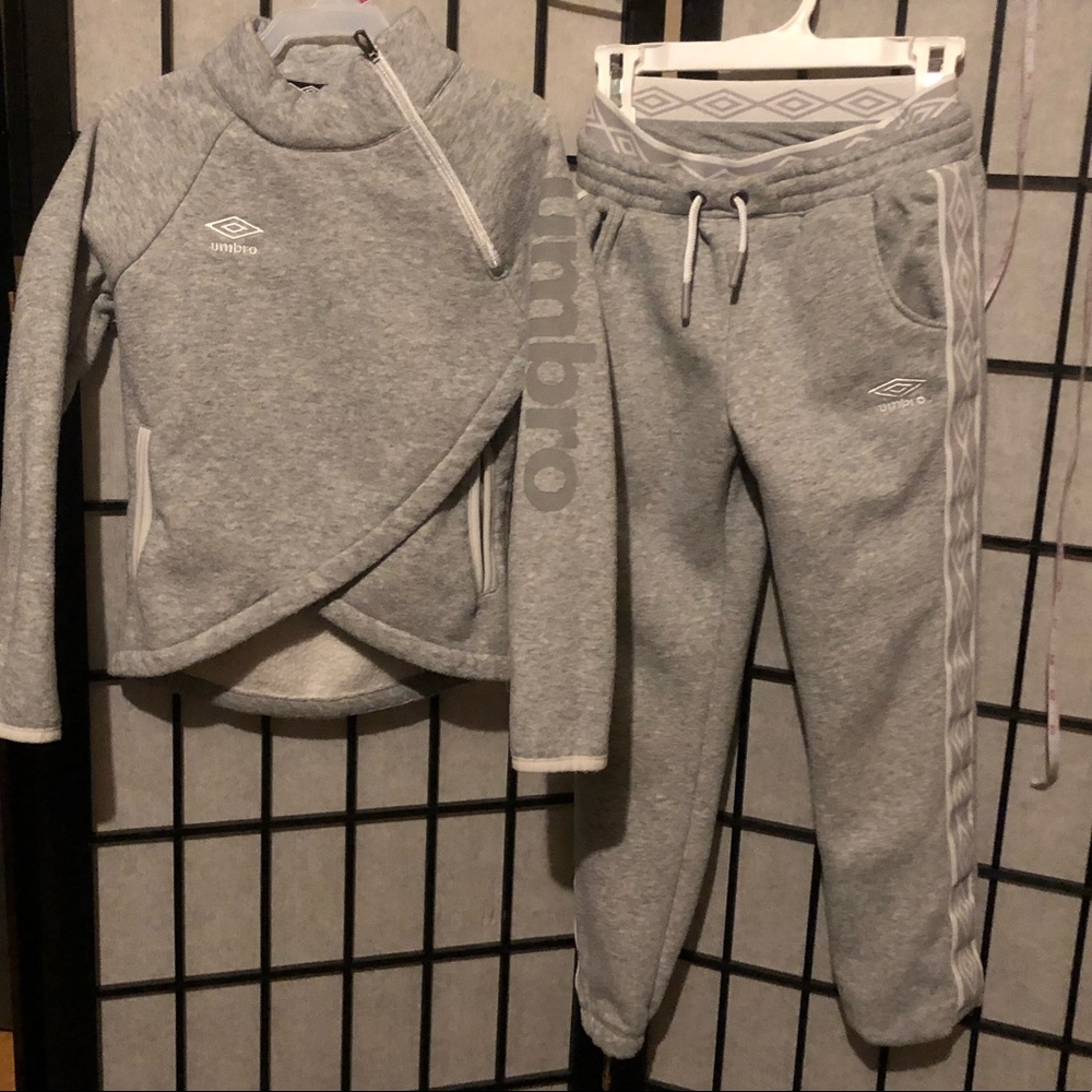 UMBRO girls sweat suit - like new